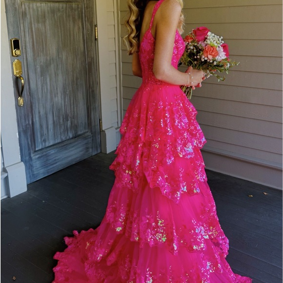 This is such a gorgeous dress. Only wore once for senior prom pics. - Picture 3 of 4